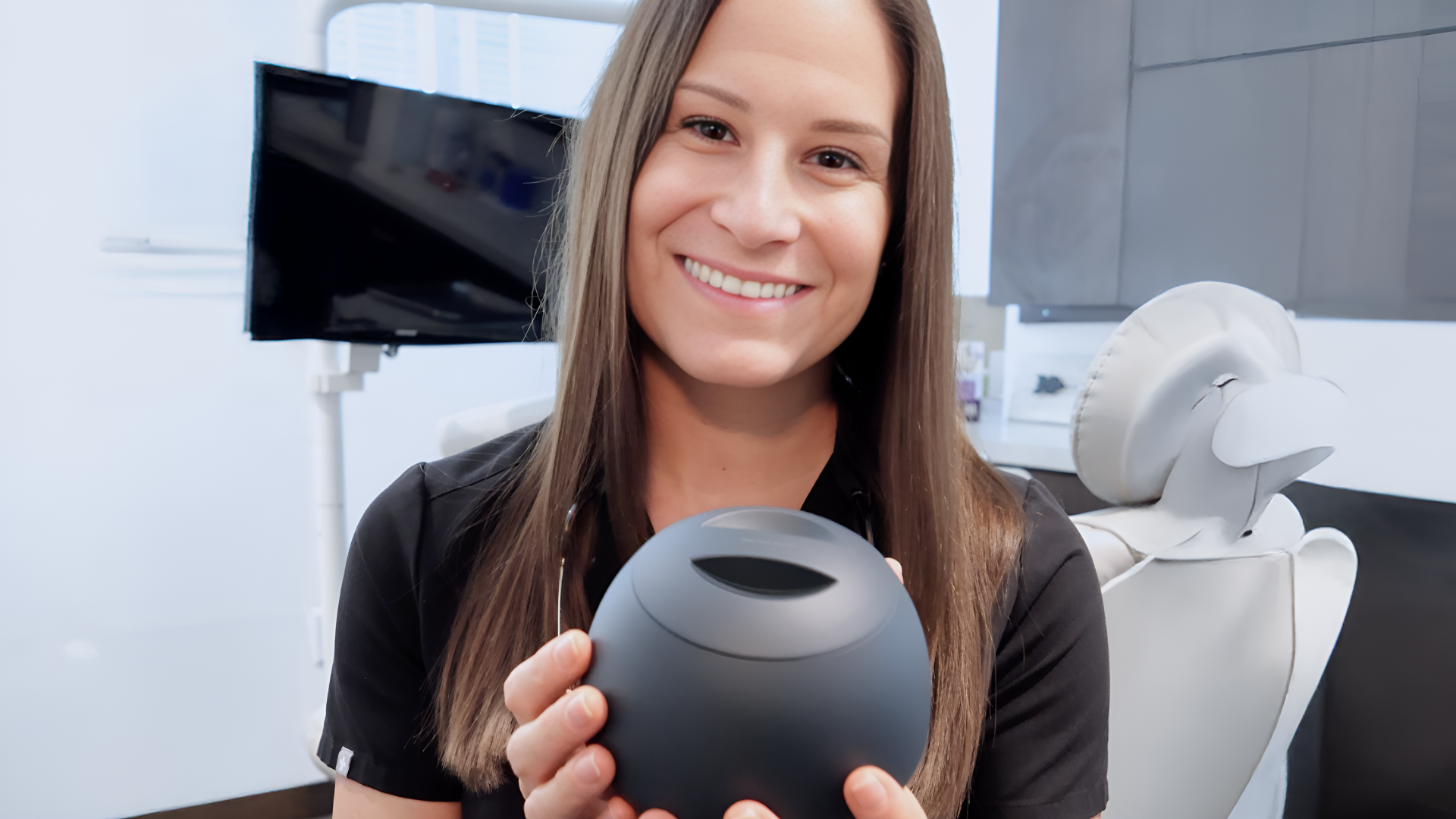 The Best Way to Clean Your Retainer, According to Dental Professionals (2025)